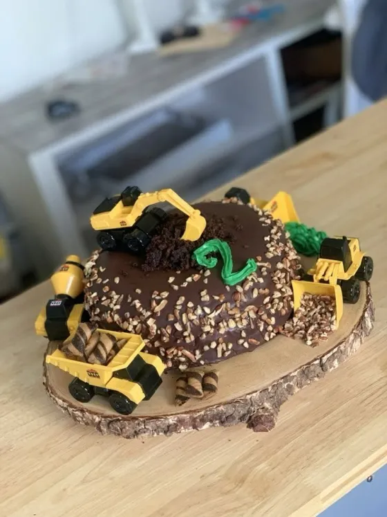 Construction-site birthday cake